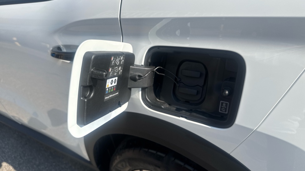 Vauxhall Frontera 83kW Ultimate 54kWh Extended Range 5dr Auto Electric Estate - Image 26