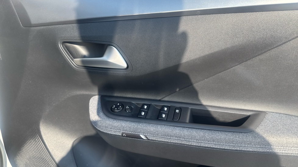 Vauxhall Frontera 83kW Ultimate 54kWh Extended Range 5dr Auto Electric Estate - Image 39