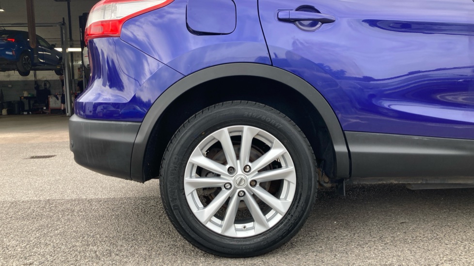 Nissan Qashqai 1.2 DiG-T Acenta Premium 5dr Petrol Hatchback - Image 7