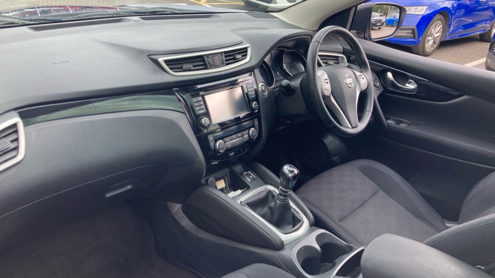 Nissan Qashqai 1.2 DiG-T Acenta Premium 5dr Petrol Hatchback - Image 9
