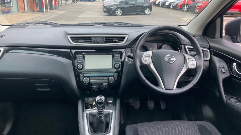 Nissan Qashqai 1.2 DiG-T Acenta Premium 5dr Petrol Hatchback - Image 10