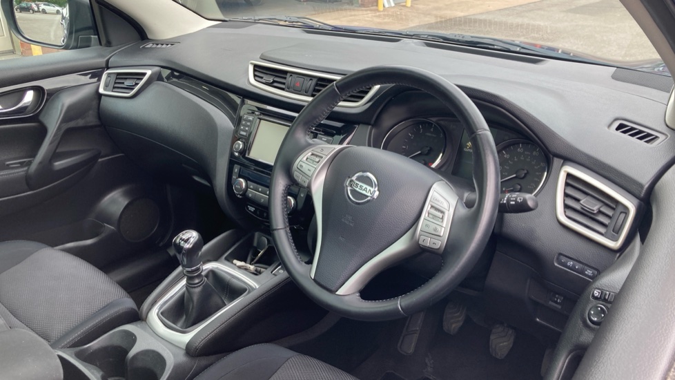 Nissan Qashqai 1.2 DiG-T Acenta Premium 5dr Petrol Hatchback - Image 11