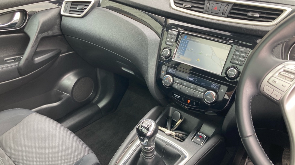 Nissan Qashqai 1.2 DiG-T Acenta Premium 5dr Petrol Hatchback - Image 14