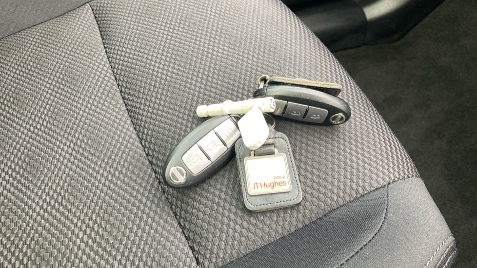 Nissan Qashqai 1.2 DiG-T Acenta Premium 5dr Petrol Hatchback - Image 20