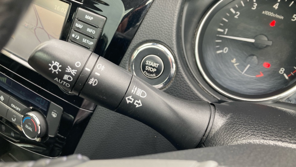 Nissan Qashqai 1.2 DiG-T Acenta Premium 5dr Petrol Hatchback - Image 23