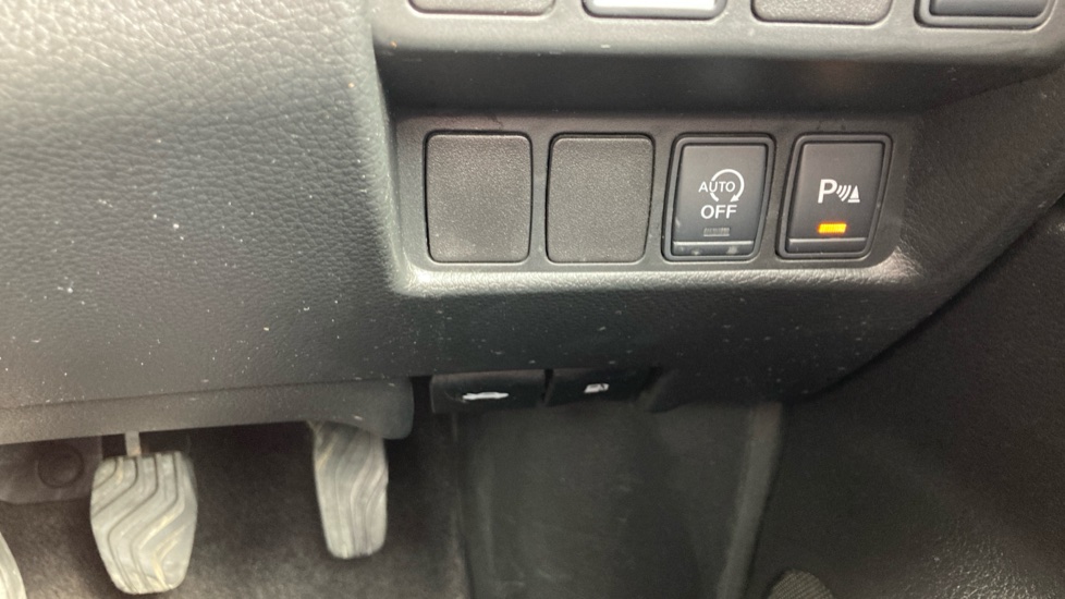 Nissan Qashqai 1.2 DiG-T Acenta Premium 5dr Petrol Hatchback - Image 25