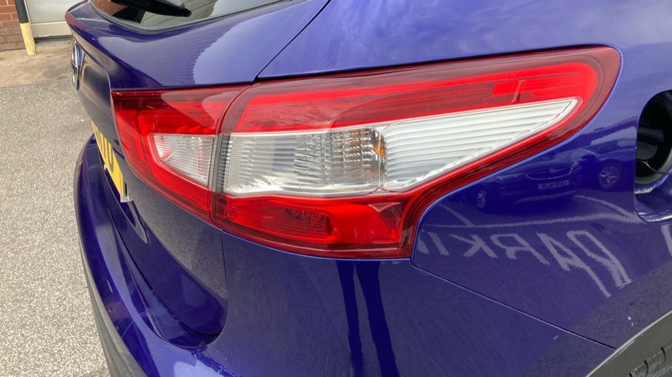 Nissan Qashqai 1.2 DiG-T Acenta Premium 5dr Petrol Hatchback - Image 33