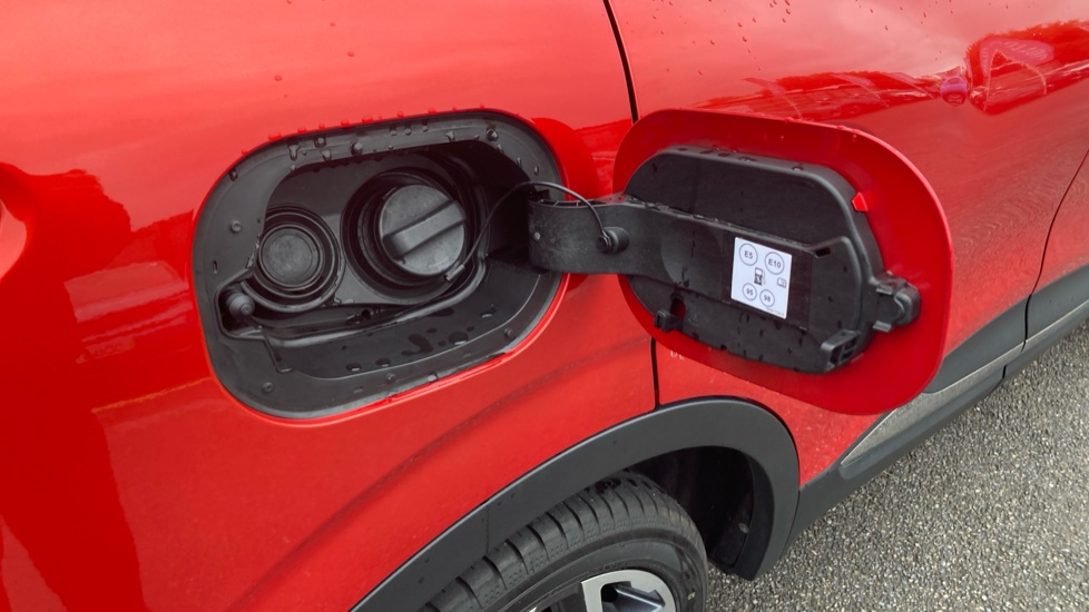 Renault Kadjar 1.3 TCE GT Line 5dr EDC Petrol Hatchback - Image 62