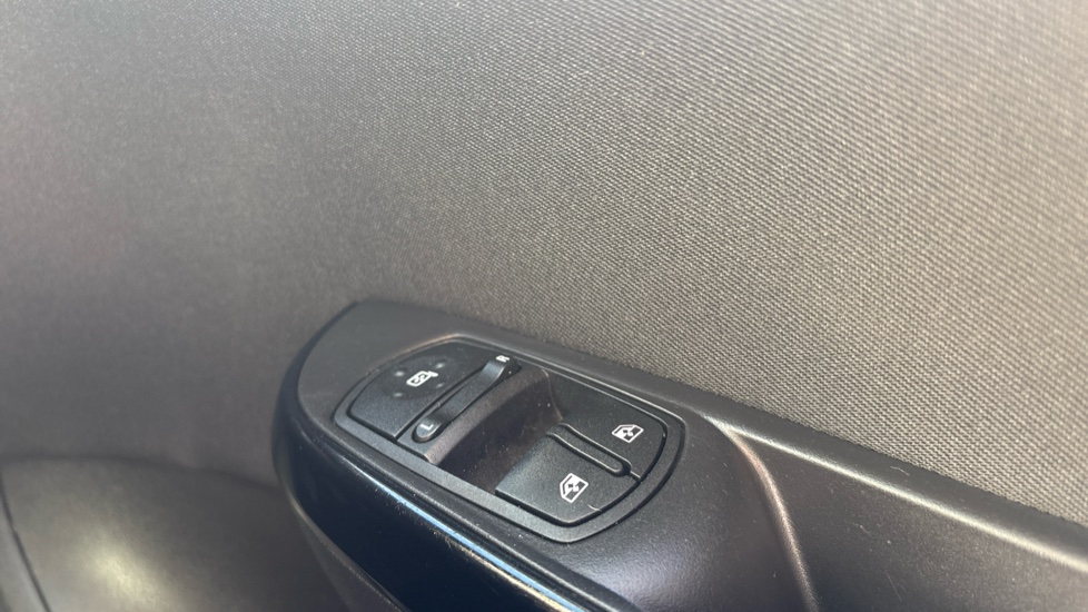 Vauxhall Corsa 1.4 SRi Nav 5dr Petrol Hatchback - Image 27