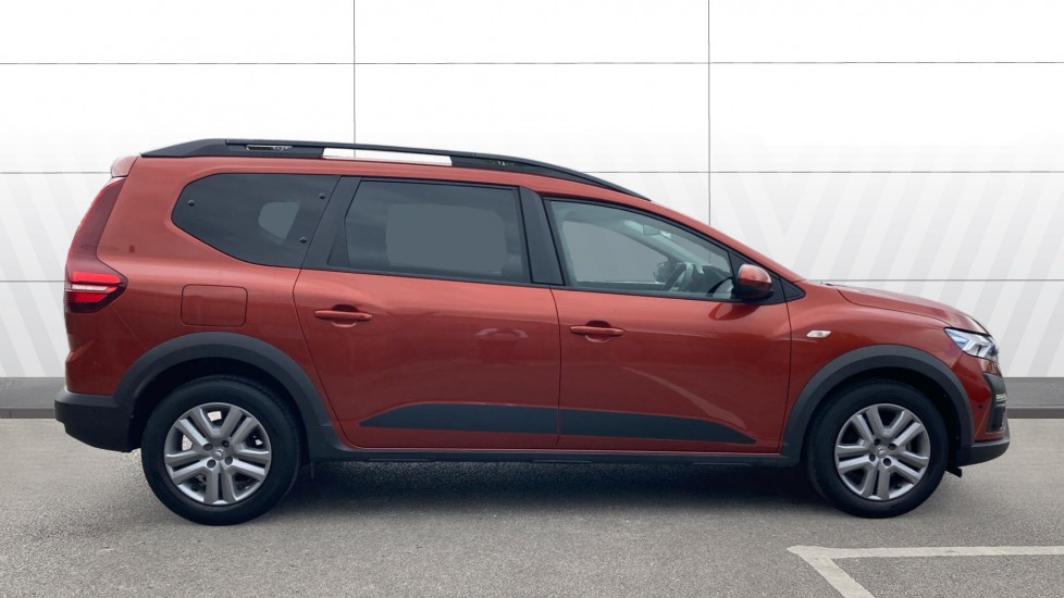 Dacia Jogger 1.0 TCe Comfort 5dr Petrol Estate - Image 5