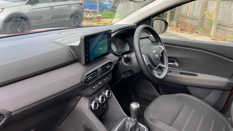 Dacia Jogger 1.0 TCe Comfort 5dr Petrol Estate - Image 9