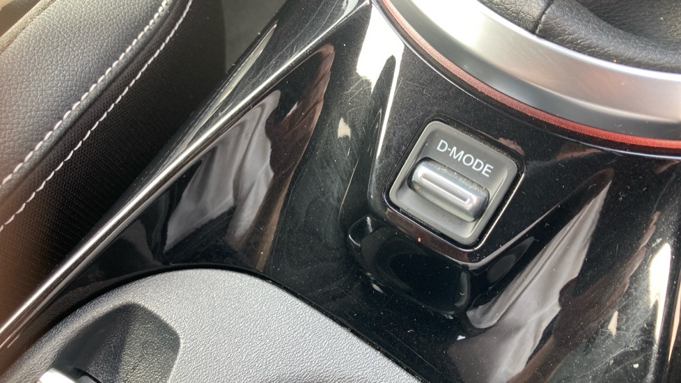 Nissan Juke 1.0 DiG-T 114 Tekna+ 5dr Petrol Hatchback - Image 23