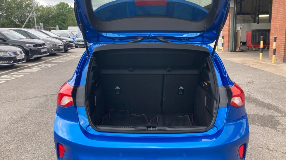 Ford Focus 1.0 EcoBoost 125 ST-Line X 5dr Petrol Hatchback - Image 4