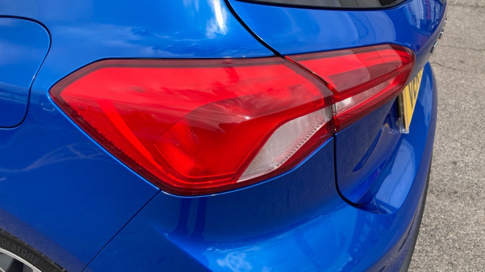 Ford Focus 1.0 EcoBoost 125 ST-Line X 5dr Petrol Hatchback - Image 36