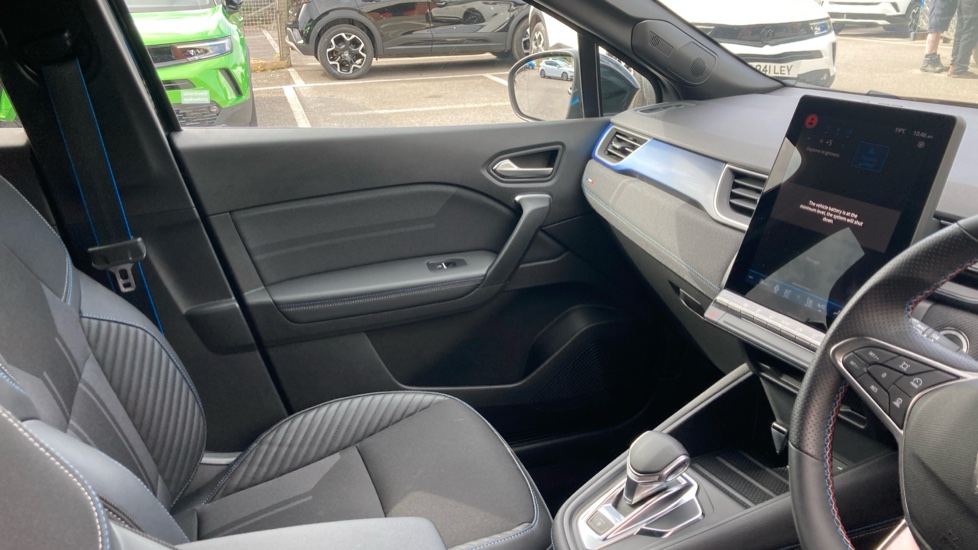 Renault Symbioz 1.6 E-Tech FHEV 145 Techno Esprit Alpine 5dr Auto Hybrid Estate - Image 14