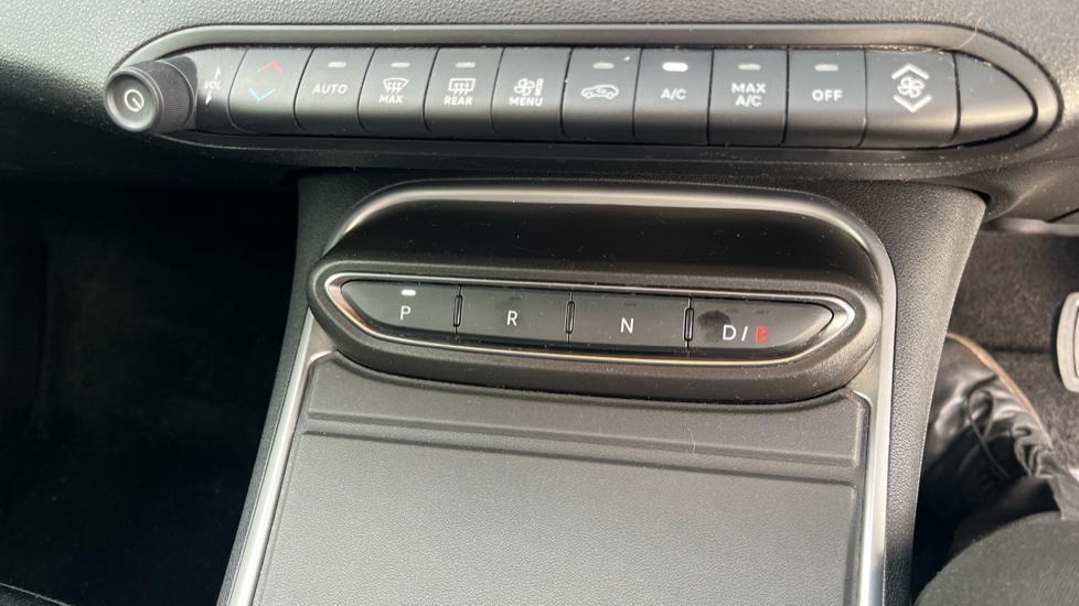 Jeep Avenger 115kW Summit 54kWh 5dr Auto Electric Hatchback - Image 21