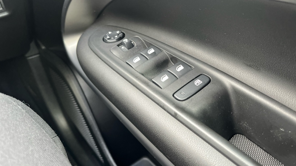 Jeep Avenger 115kW Summit 54kWh 5dr Auto Electric Hatchback - Image 26