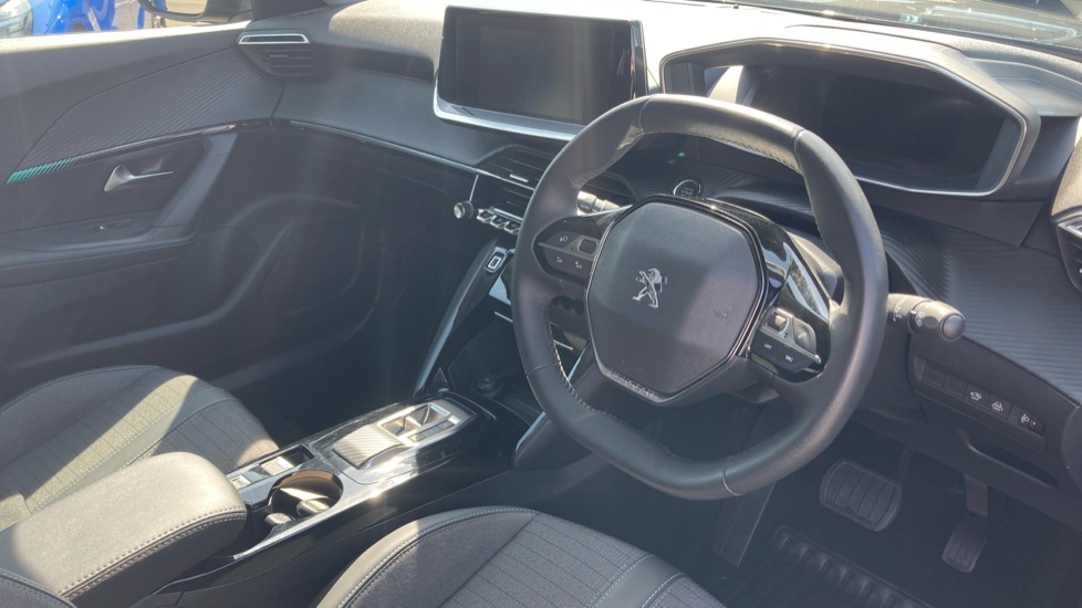 Peugeot 2008 100kW Allure Premium 50kWh 5dr Auto Electric Estate - Image 11