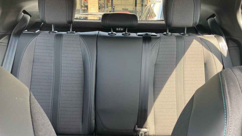 Peugeot 2008 100kW Allure Premium 50kWh 5dr Auto Electric Estate - Image 15