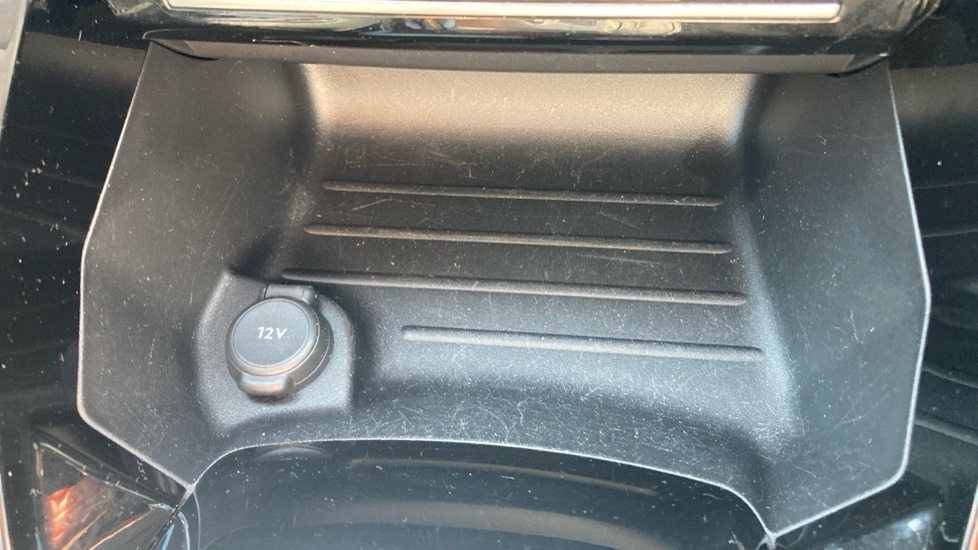 Peugeot 2008 100kW Allure Premium 50kWh 5dr Auto Electric Estate - Image 22