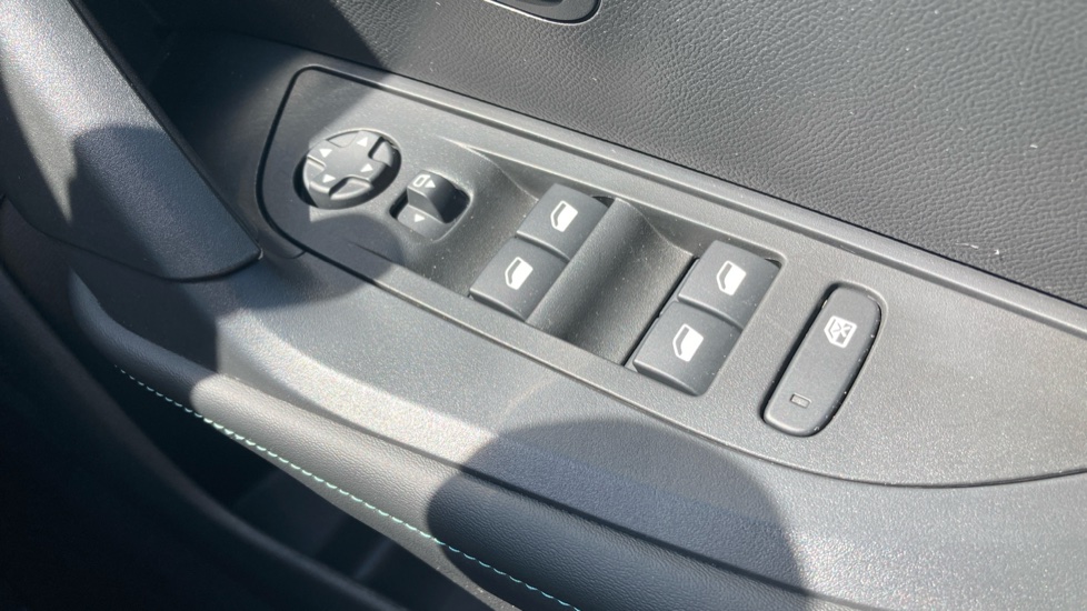 Peugeot 2008 100kW Allure Premium 50kWh 5dr Auto Electric Estate - Image 30