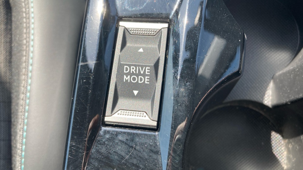 Peugeot 2008 100kW Allure Premium 50kWh 5dr Auto Electric Estate - Image 33