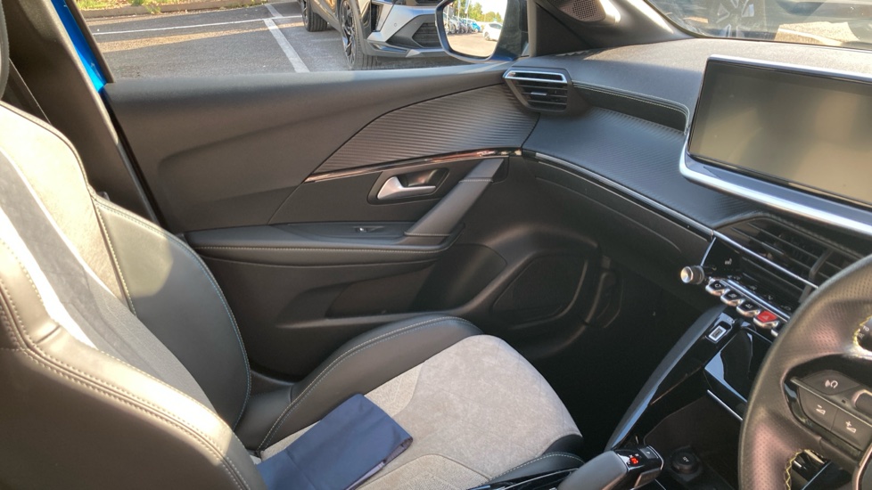 Peugeot 208 100kW GT Premium 50kWh 5dr Auto Electric Hatchback - Image 14