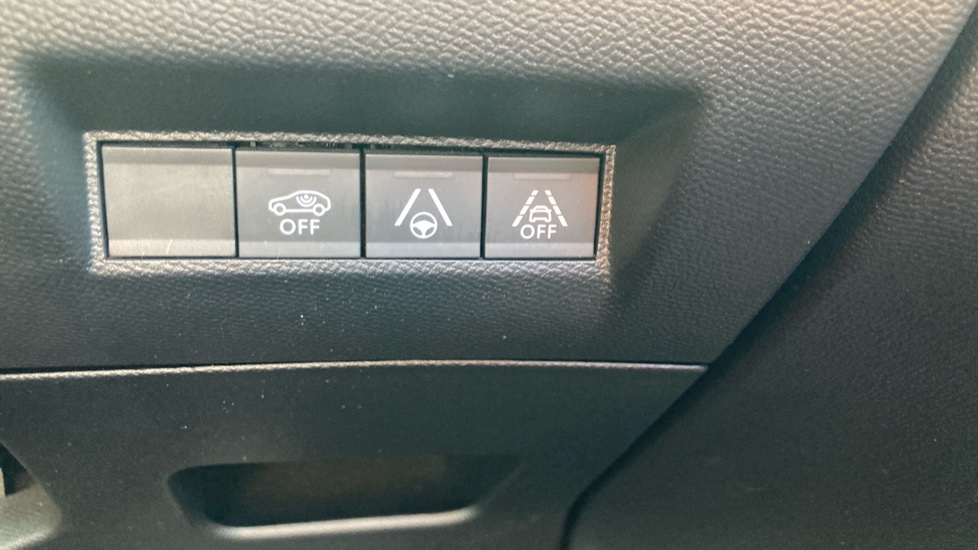 Peugeot 208 100kW GT Premium 50kWh 5dr Auto Electric Hatchback - Image 26