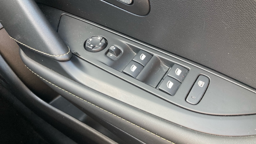 Peugeot 208 100kW GT Premium 50kWh 5dr Auto Electric Hatchback - Image 32