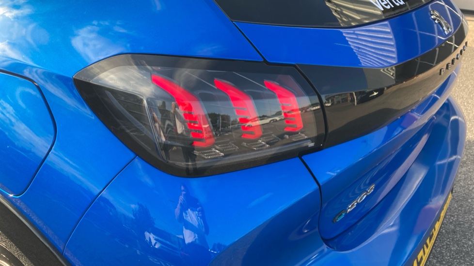 Peugeot 208 100kW GT Premium 50kWh 5dr Auto Electric Hatchback - Image 40