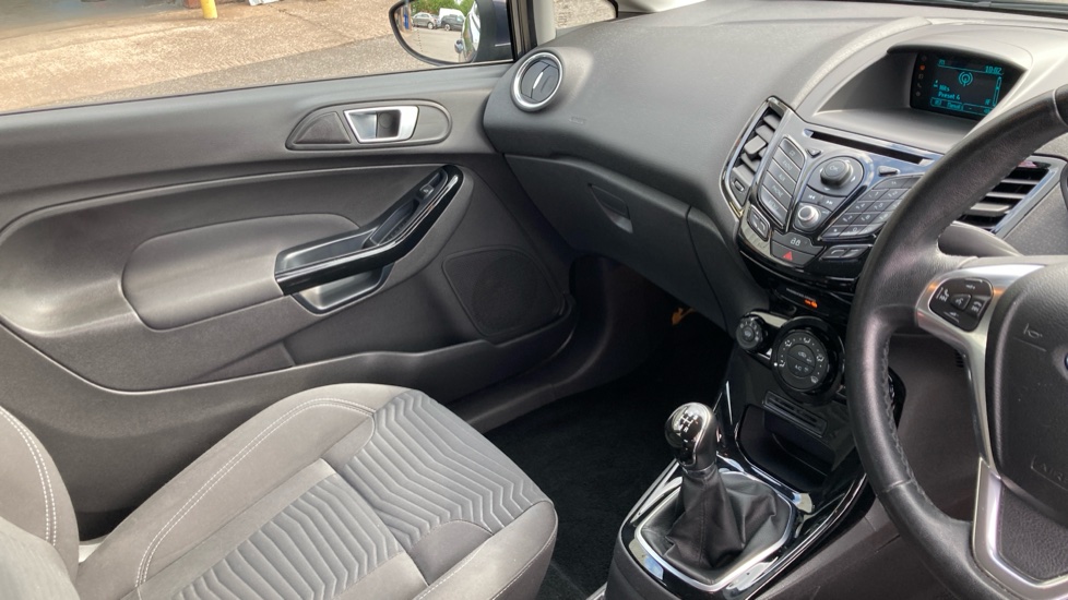 Ford Fiesta 1.25 82 Zetec 3dr Petrol Hatchback - Image 14