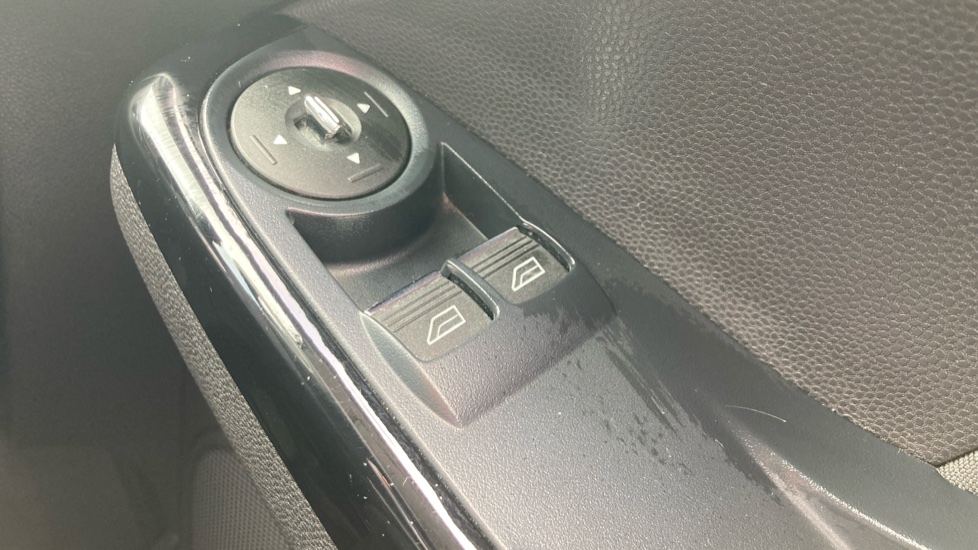 Ford Fiesta 1.25 82 Zetec 3dr Petrol Hatchback - Image 24