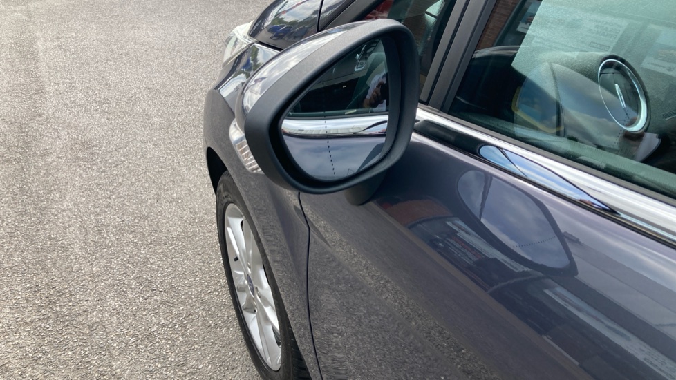 Ford Fiesta 1.25 82 Zetec 3dr Petrol Hatchback - Image 36