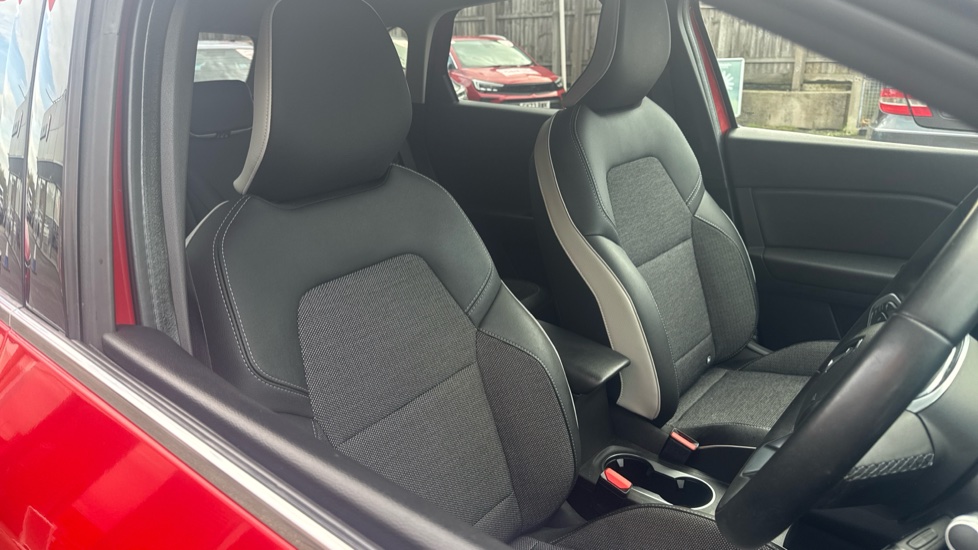 Renault Captur 1.0 TCE 90 S Edition 5dr Petrol Hatchback - Image 32