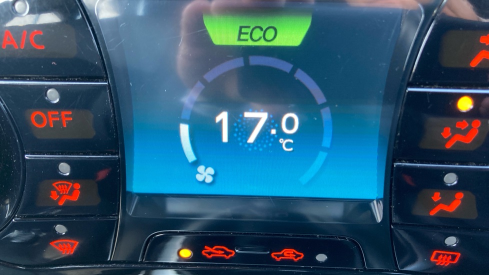 Nissan Juke 1.5 dCi N-Connecta 5dr Diesel Hatchback - Image 24