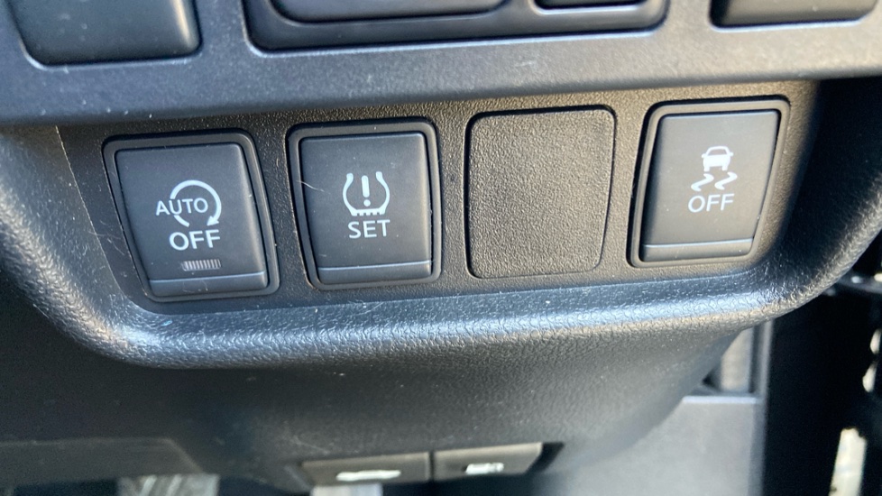 Nissan Juke 1.5 dCi N-Connecta 5dr Diesel Hatchback - Image 57