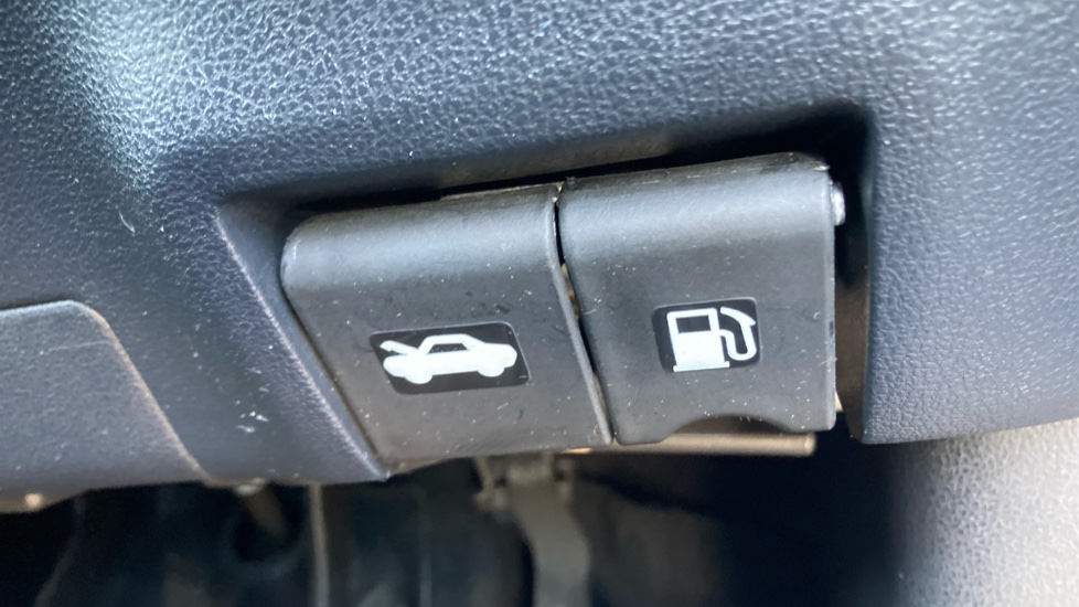 Nissan Juke 1.5 dCi N-Connecta 5dr Diesel Hatchback - Image 60