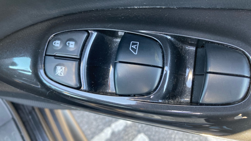 Nissan Juke 1.5 dCi N-Connecta 5dr Diesel Hatchback - Image 63