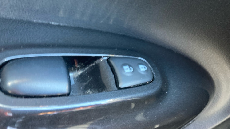 Nissan Juke 1.5 dCi N-Connecta 5dr Diesel Hatchback - Image 77