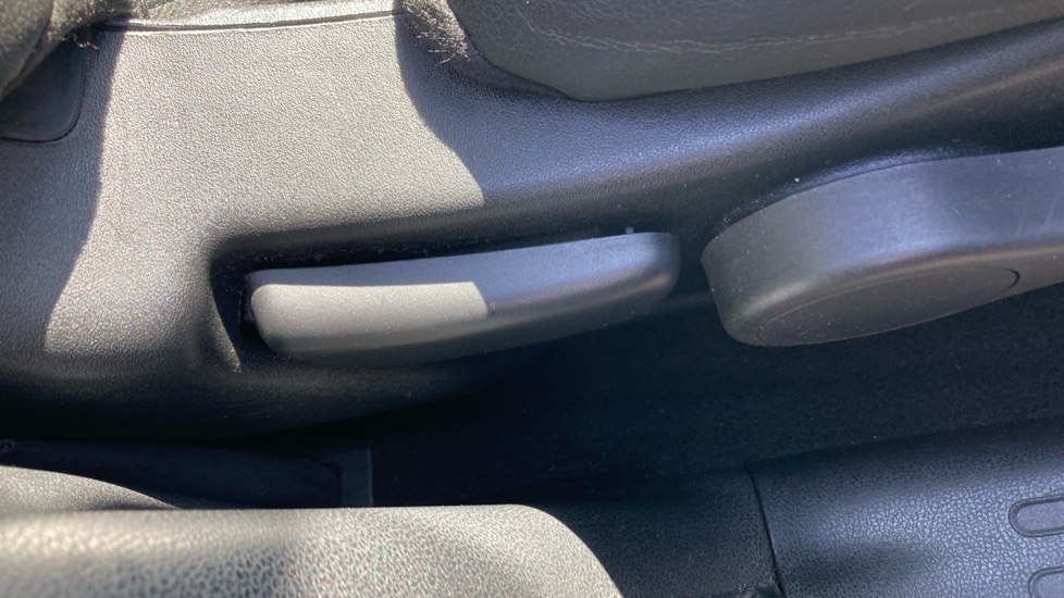 Nissan Juke 1.5 dCi N-Connecta 5dr Diesel Hatchback - Image 79