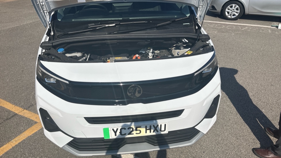 Vauxhall Combo Life 100kW Ultimate XL 50kWh 5dr Auto Electric Estate - Image 8