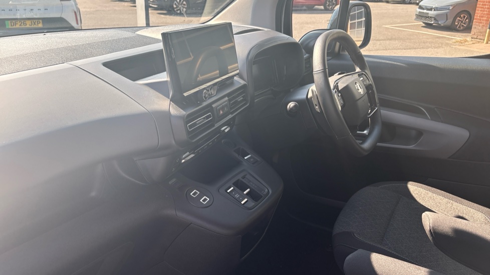 Vauxhall Combo Life 100kW Ultimate XL 50kWh 5dr Auto Electric Estate - Image 9