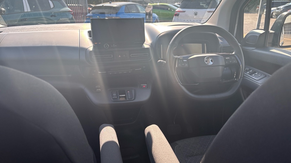 Vauxhall Combo Life 100kW Ultimate XL 50kWh 5dr Auto Electric Estate - Image 10