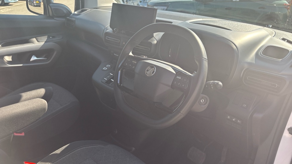 Vauxhall Combo Life 100kW Ultimate XL 50kWh 5dr Auto Electric Estate - Image 11
