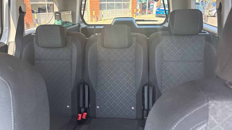 Vauxhall Combo Life 100kW Ultimate XL 50kWh 5dr Auto Electric Estate - Image 15