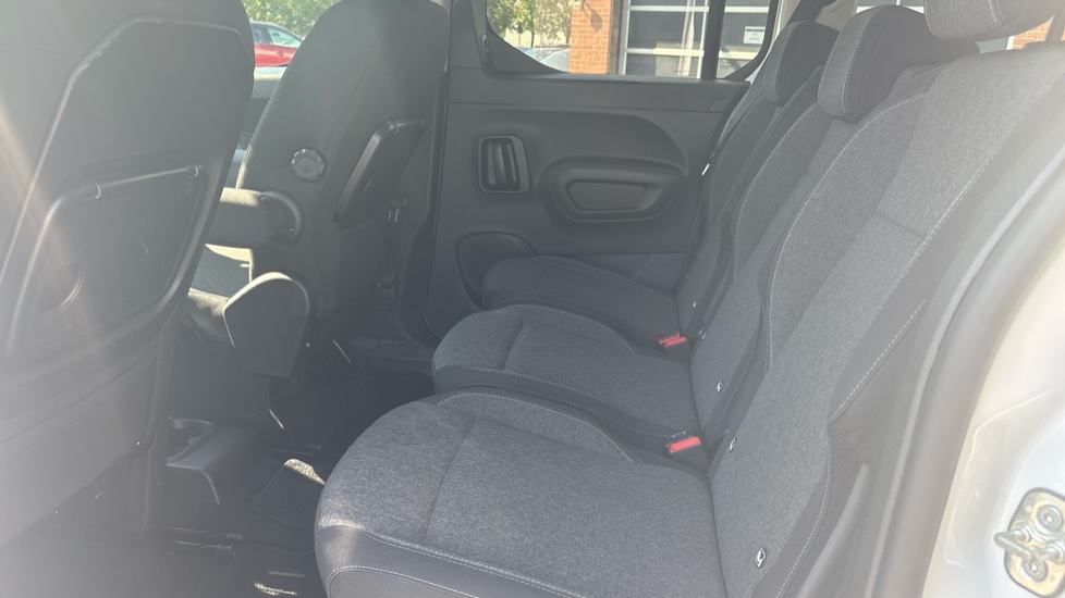 Vauxhall Combo Life 100kW Ultimate XL 50kWh 5dr Auto Electric Estate - Image 16