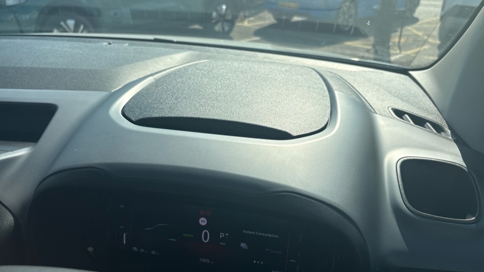 Vauxhall Combo Life 100kW Ultimate XL 50kWh 5dr Auto Electric Estate - Image 37
