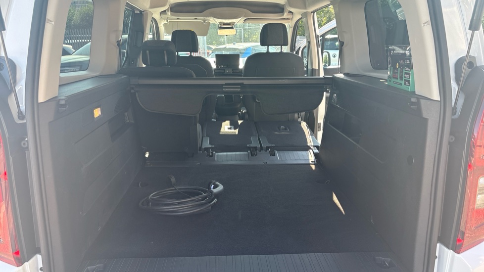 Vauxhall Combo Life 100kW Ultimate XL 50kWh 5dr Auto Electric Estate - Image 41