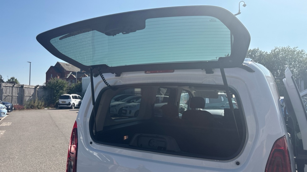 Vauxhall Combo Life 100kW Ultimate XL 50kWh 5dr Auto Electric Estate - Image 42
