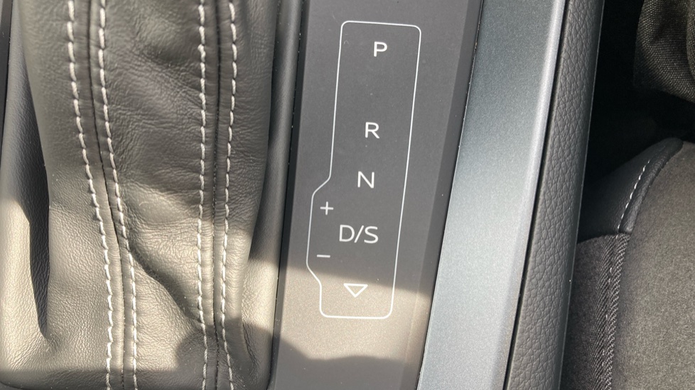 Audi Q3 35 TFSI S Line 5dr S Tronic Petrol Estate - Image 31